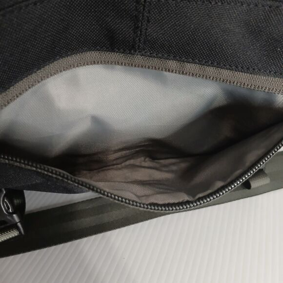 Patagonia Half Mass Mini Messenger Bag Black Adjustable Straps Reflective - Picture 6 of 14